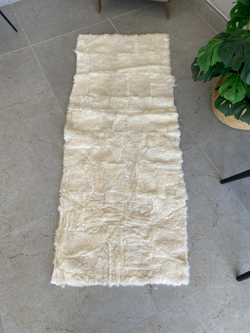 Коврик прикроватный накидка на кресло из кусочков овчины, 160 х 50 см.