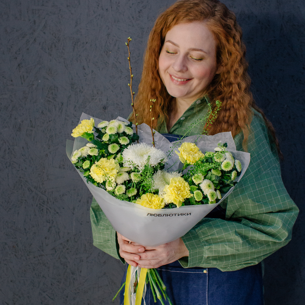 134. Суперстойкий букет в весенних оттенках с ветками вишни