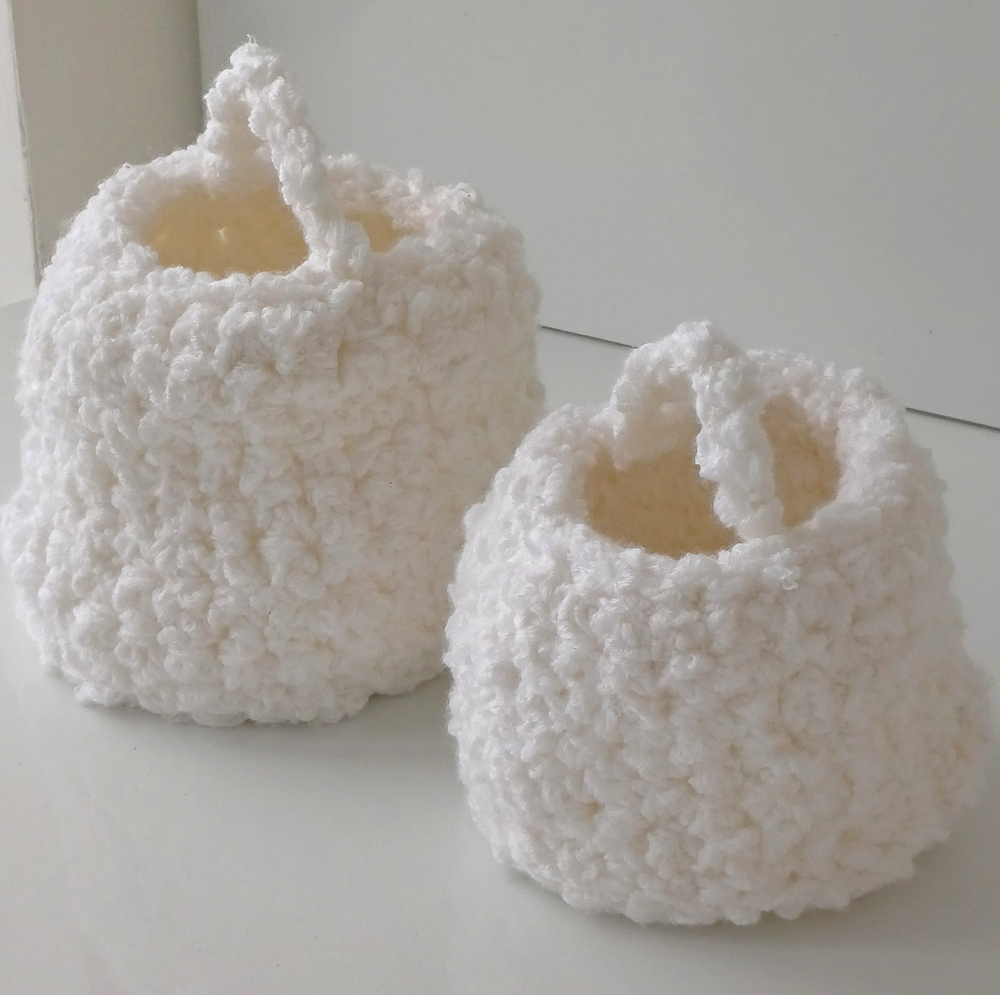 Набор вязаных корзин