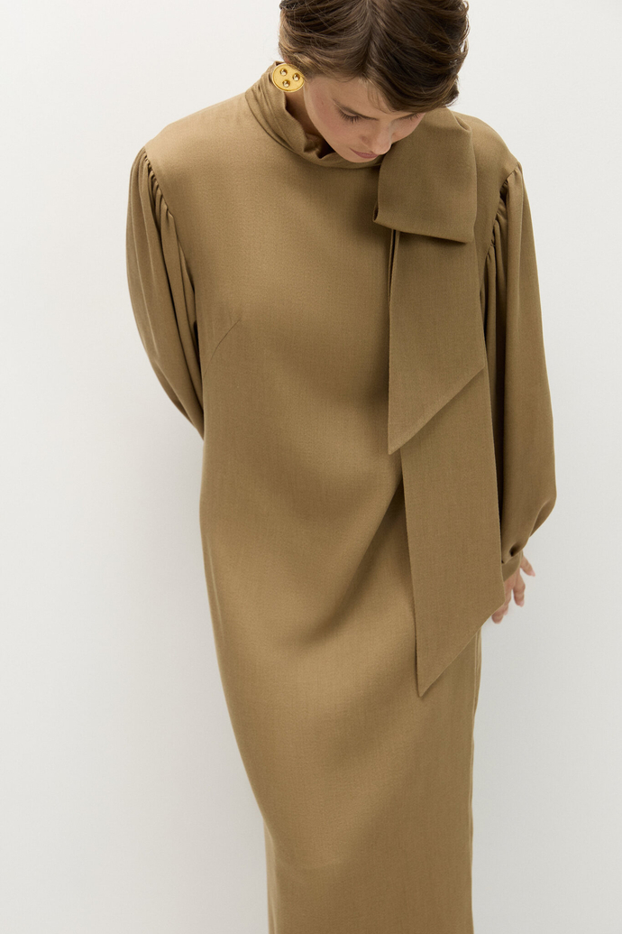 Платье с бантом