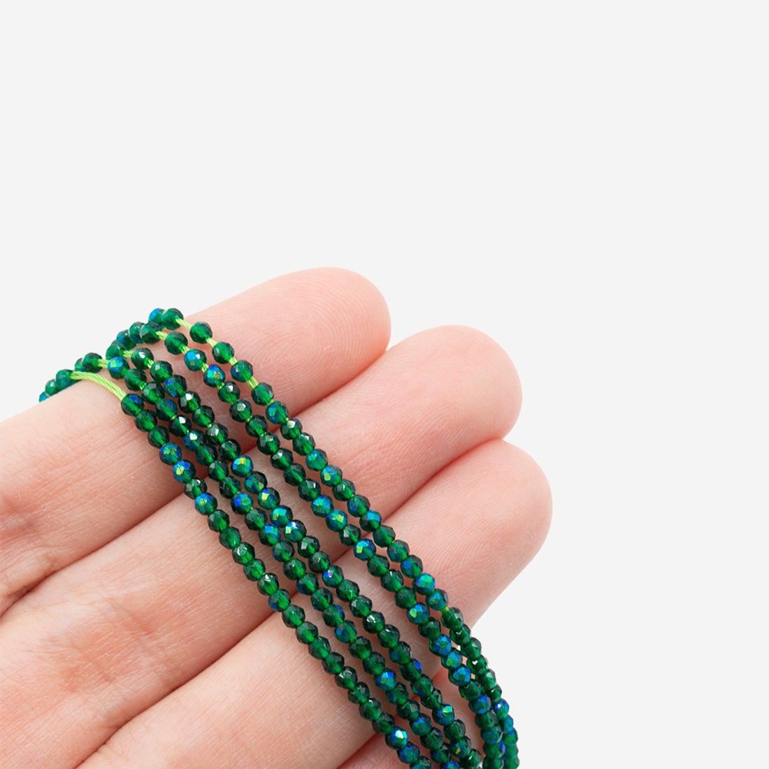 Изумрудная шпинель синтетическая с эффектом иризации, 2мм, шар, микроогранка