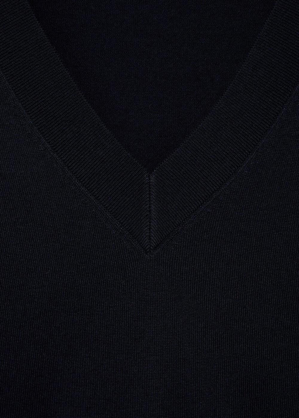 Пуловер тонкой вязки