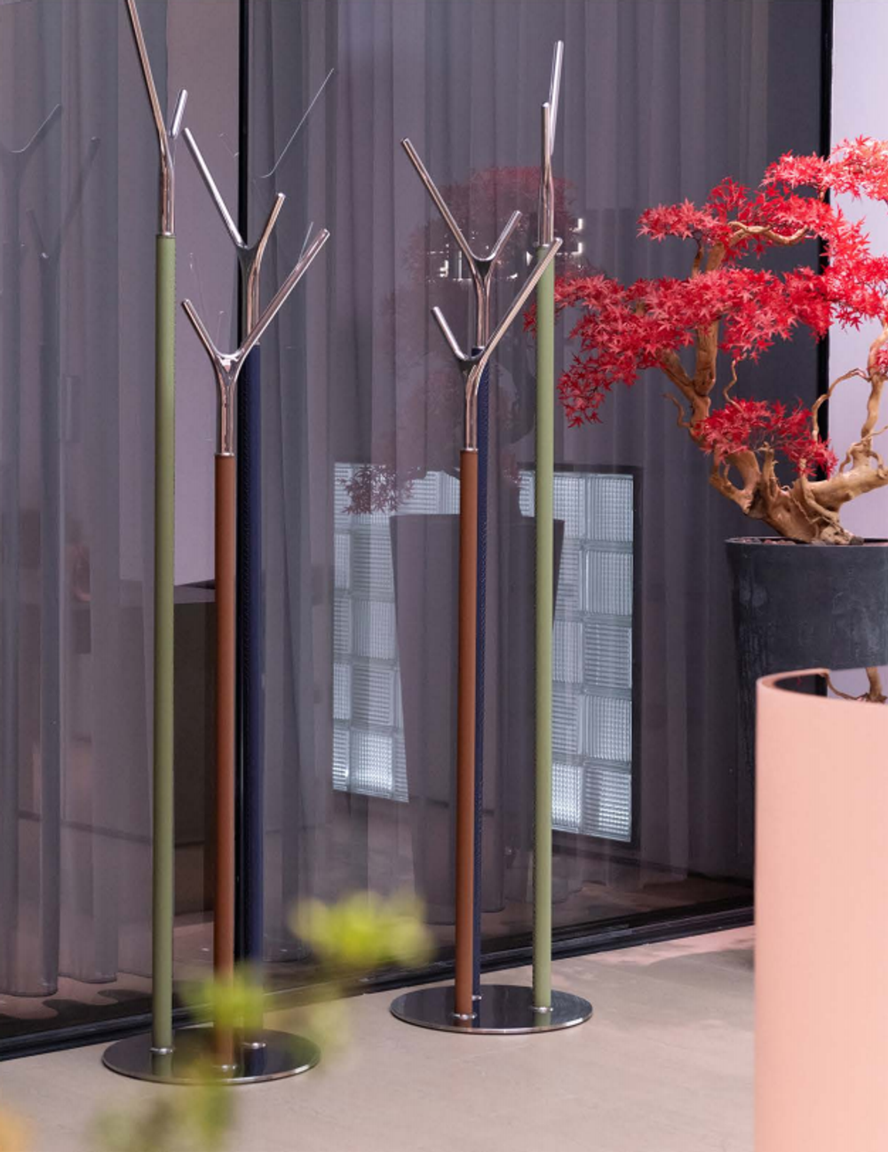 Вешалка напольная дизайнерская Frost