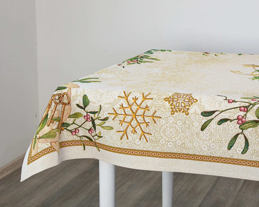 Скатерть 140х230см Mix&Match Home Золотые шары и ягоды бежевая