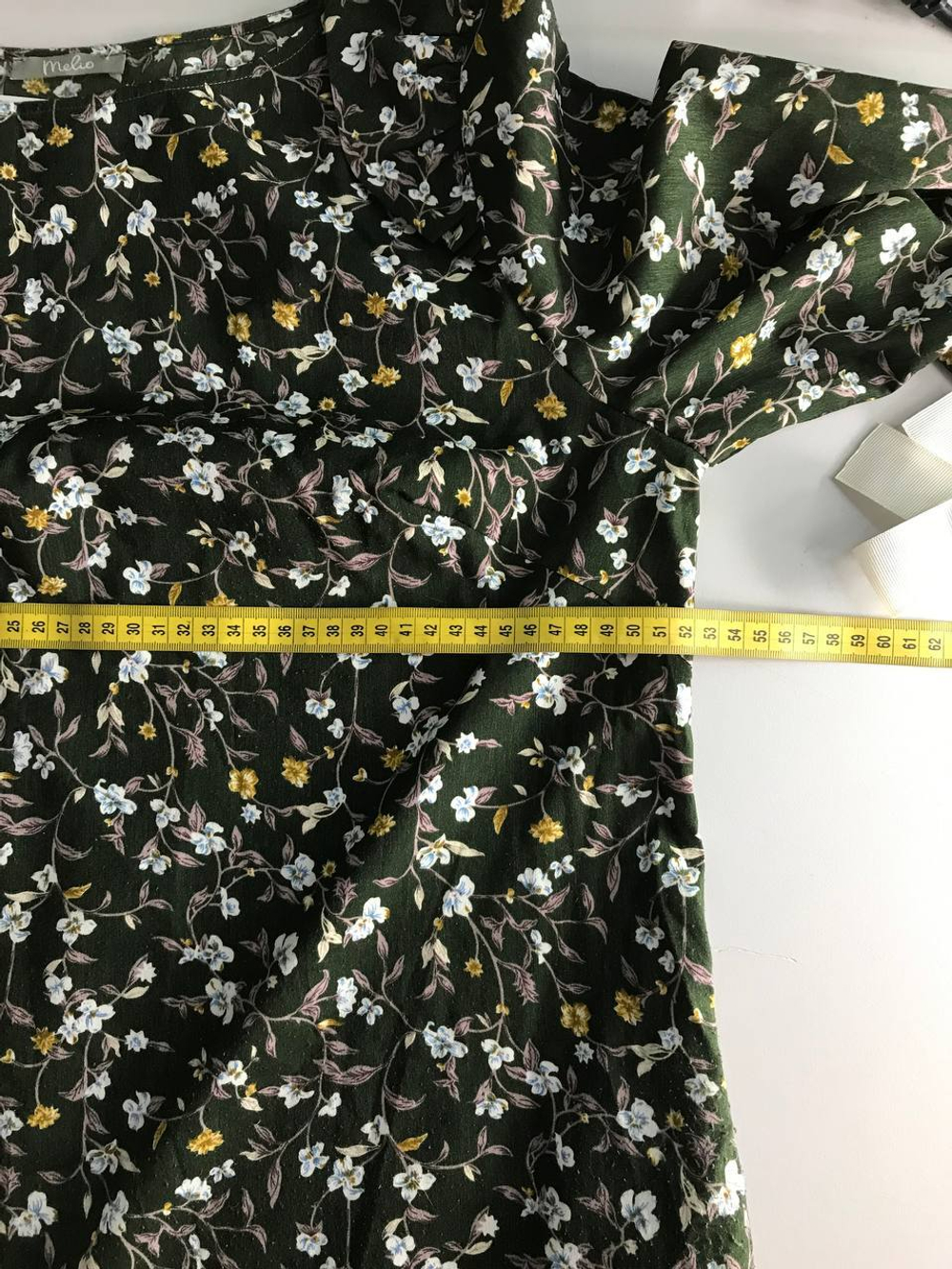 Платье Melio для романтического образа, визуально на 50 размер