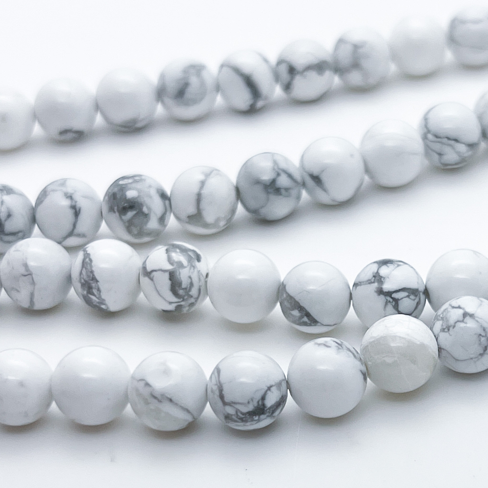 Магнезит бусины, диаметр 8-8,3 мм, цена за 23-24 шт (1/2 нити)