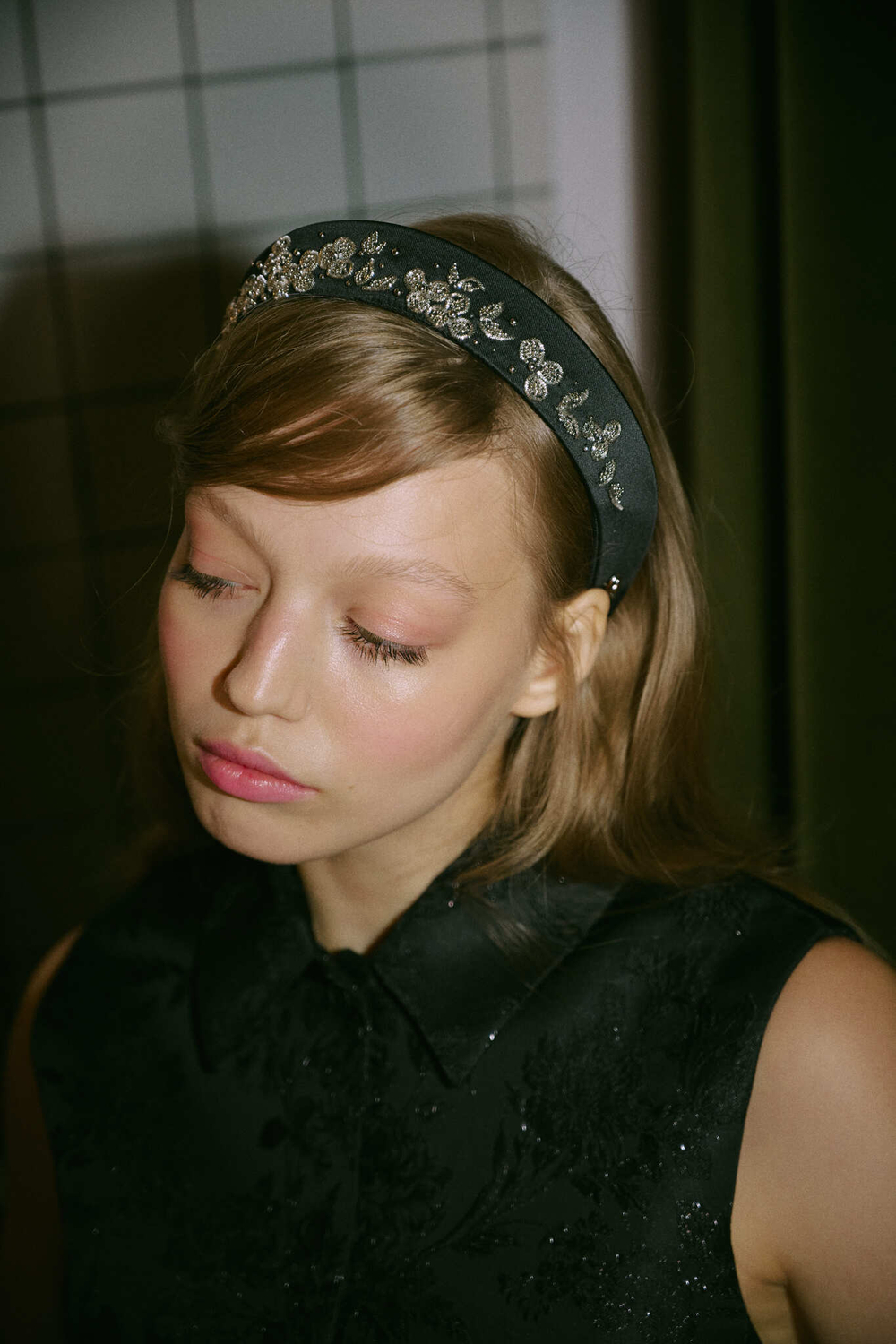 Кокошник с серебристыми цветами