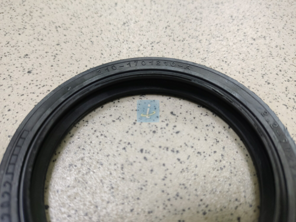 Манжета вторичного вала КПП задний 2,2-70х92х10 210-1701210