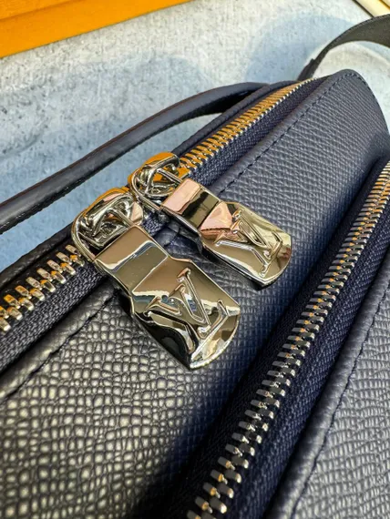 Сумка-мессенджер Louis Vuitton Avenue синий