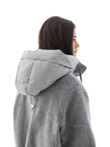 Серая куртка с вязаными вставками