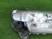 Битая Фара правая Toyota Land Cruiser 200 (2015-2021) LED