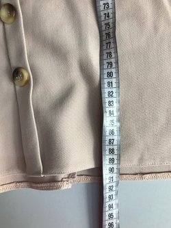 Платье лаконичное, со стильными пуговицами по всей длине 44 размер