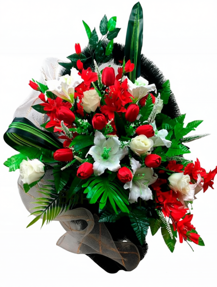 Букет из красных тюльпанов, белых лилий и кремовых роз, украшенный зеленью и лентами