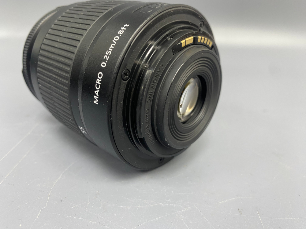 Canon 2000D Kit 18-55mm 890 кадров