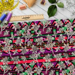 Ткань кулирная гладь эскизы клевера на фоне цветной мозаики