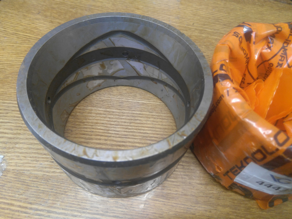 Втулка 4443881