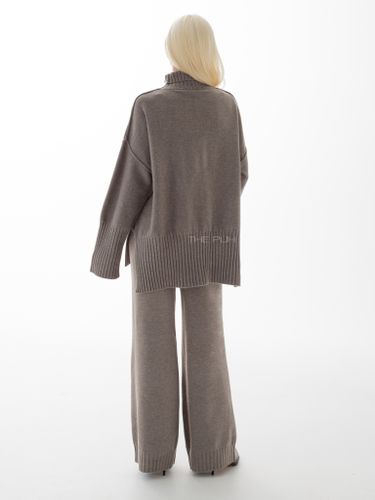 Серый трикотажный костюм с широкими резинками