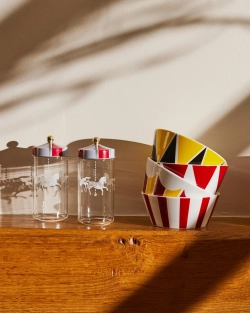 Alessi Набор из 2 треугольных мисок для закусок Circus