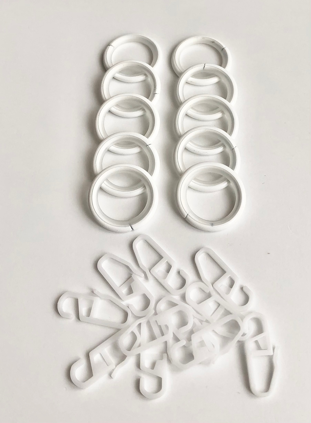 Карниз кованый "Роза Ост" d16 мм трехрядный со второй направляющей, цвет белый