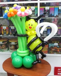 Пчёлка с цветочками