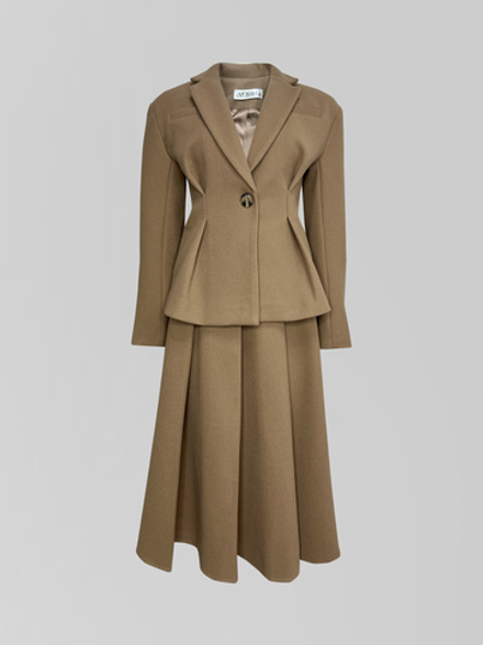 Костюм AS`Kins 245 однотонный утепленный из приталенного пиджака и юбки