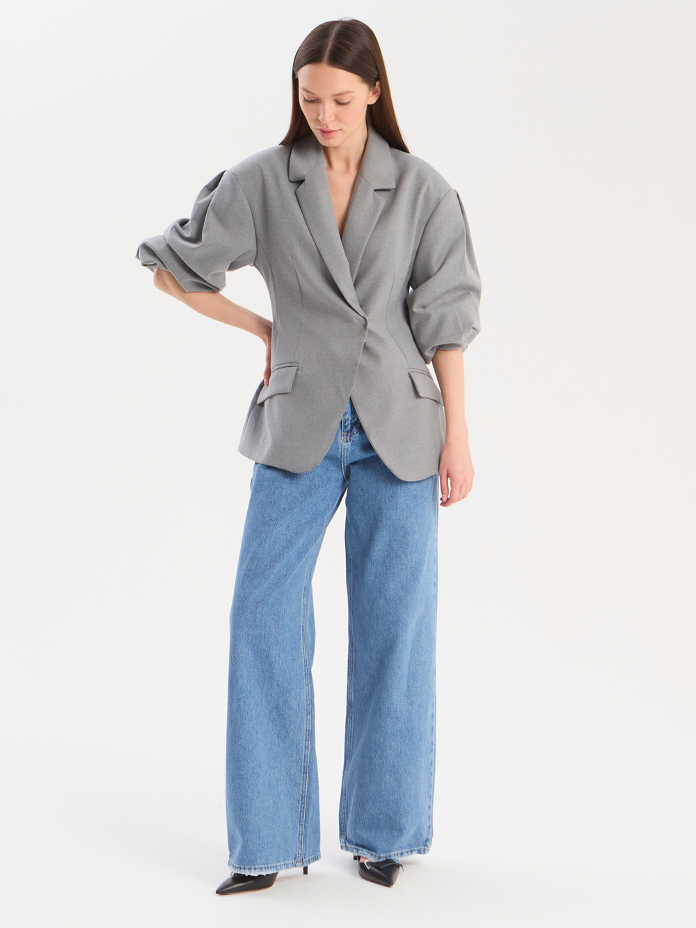 Жакет приталенный с объемными рукавами