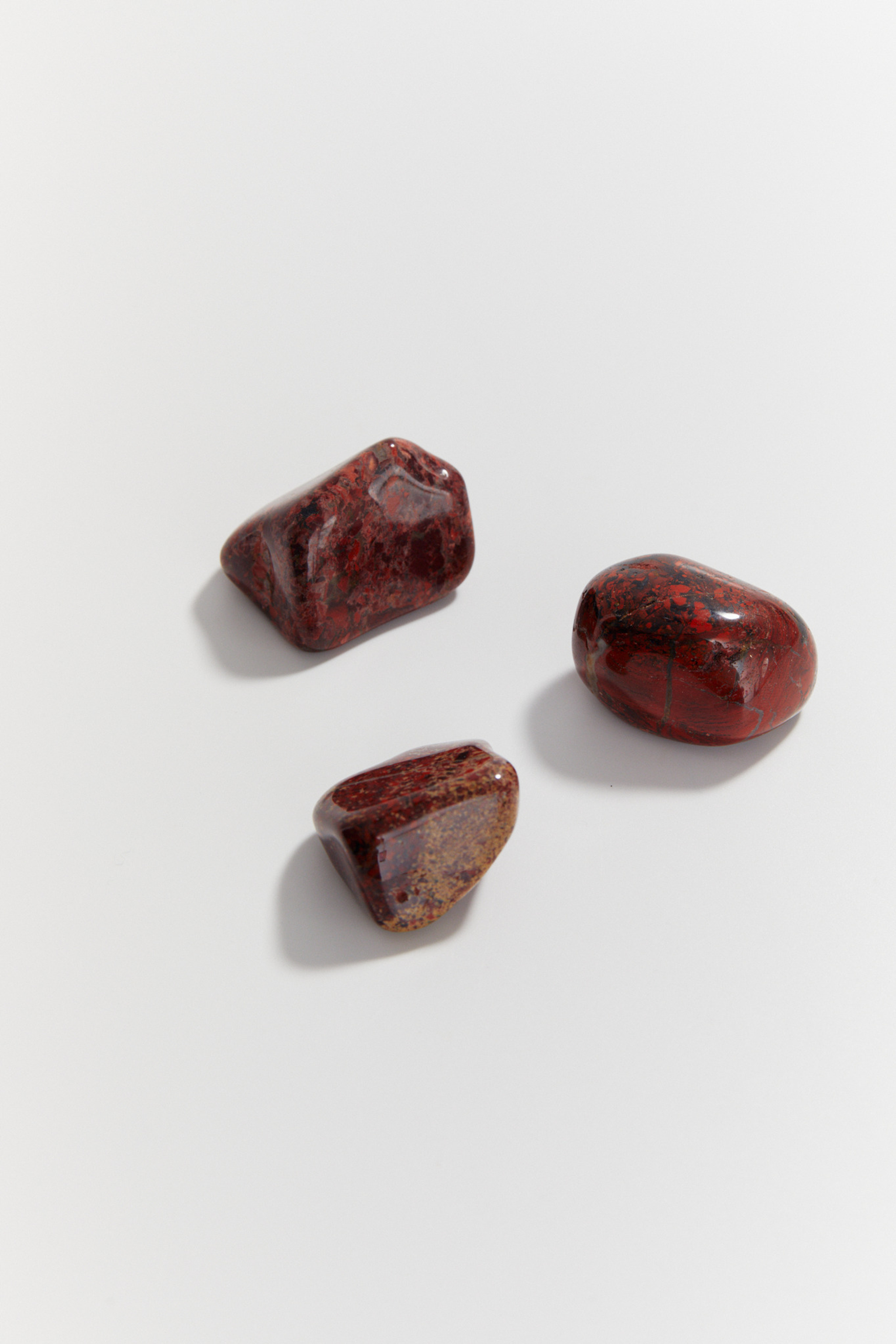 Красная яшма галтовка