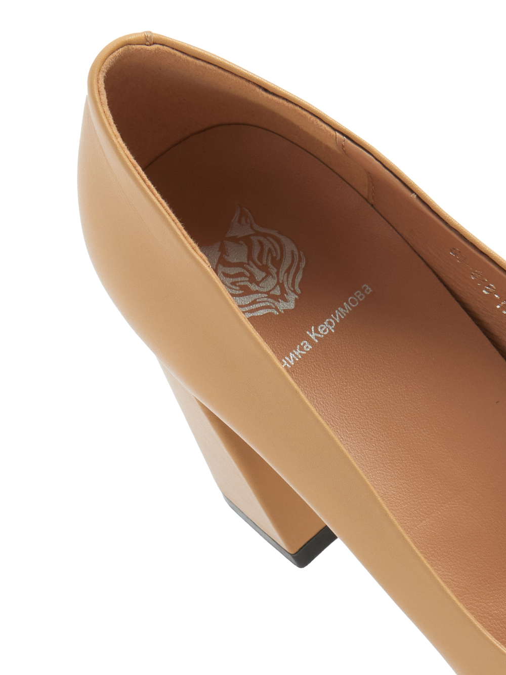 Женские комбинированные туфли бежевые с черной отделкой