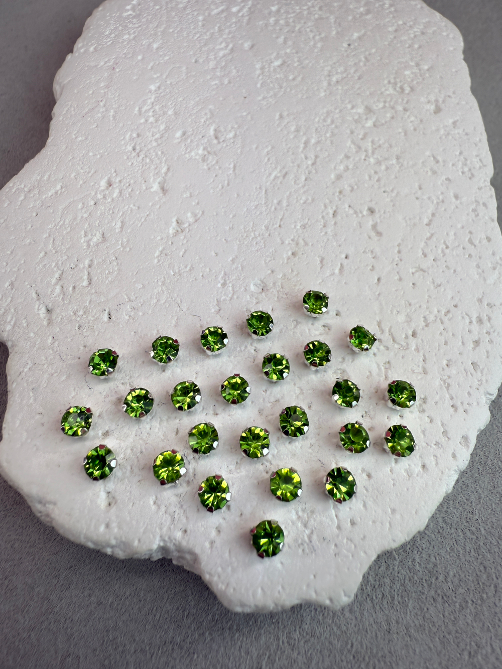 Шатоны 4 мм, Салатовый в серебре, 25 шт