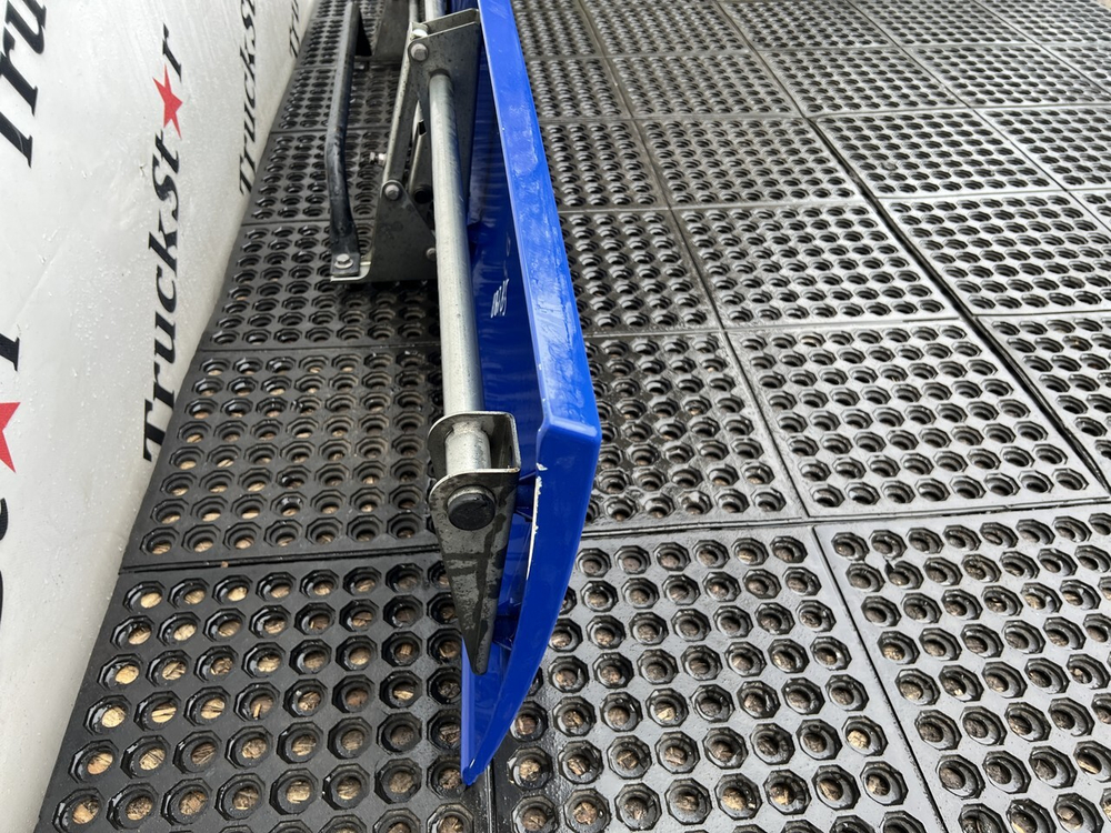 Спойлер кабины боковой левый 2018г