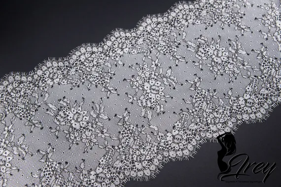 01-11 Кружево шантильи 23 см, айвори/черный