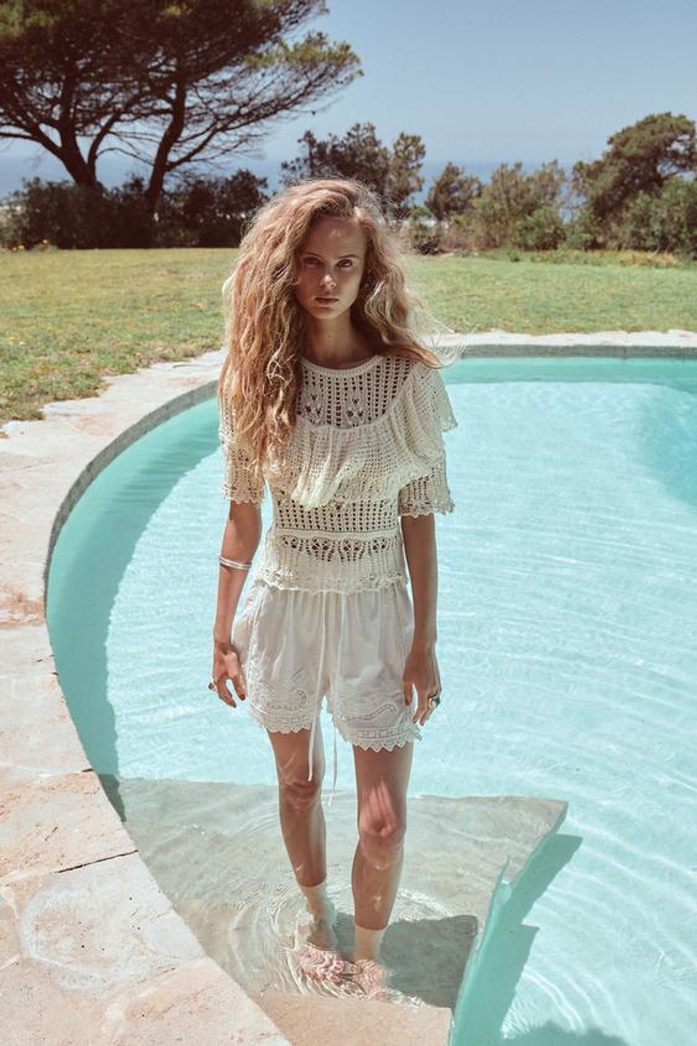 ZARA ТРИКОТАЖНЫЙ ТОП В РОМАНТИЧЕСКОМ СТИЛЕ С ВОЛАНАМИ, ЭКРЮ