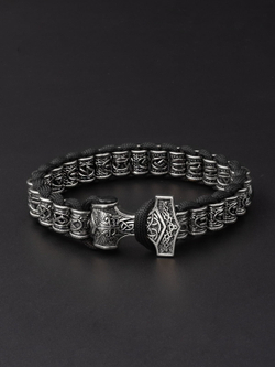 Картинка браслет из серебра скандинавские руны футарк.