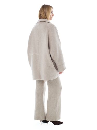 Бежевое пальто-летучая мышь со съемной манишкой и поясом