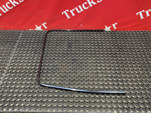 Направляющая стекла двери правой 2023г