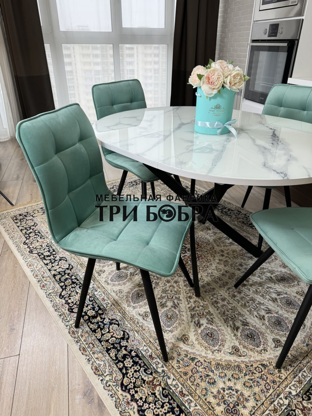 Круглый стеклянный раздвижной стол "Серый мрамор 262" и стулья "ГУЧИ" тиффани