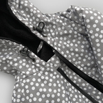 Куртка (точки на сером)