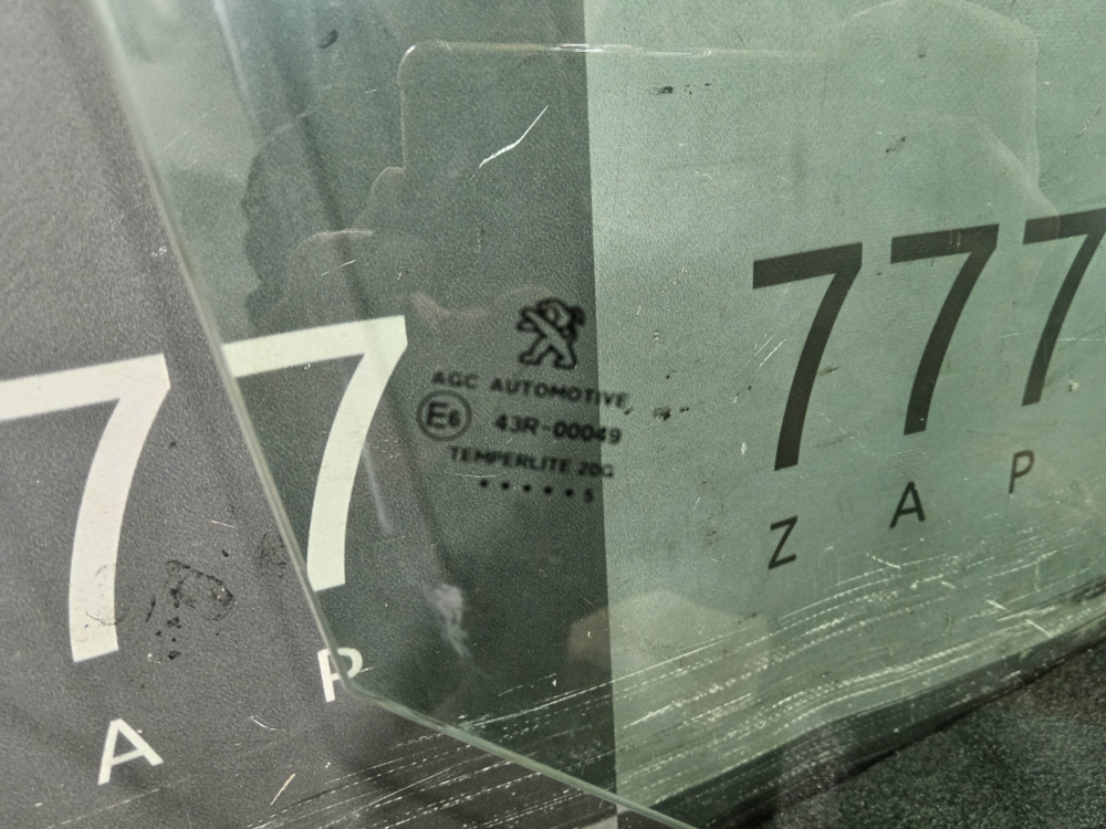 Стекло двери передней правой Peugeot 408 1 10-22 Б/У Оригинал 9676484180