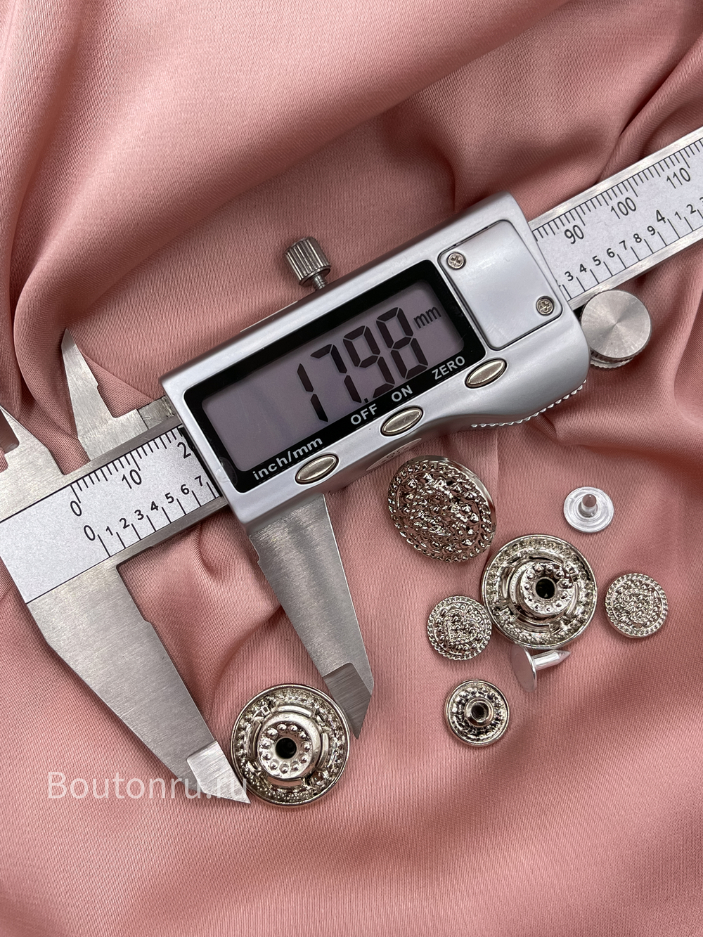 Пуговицы установочные серебристые с сердцем комплект