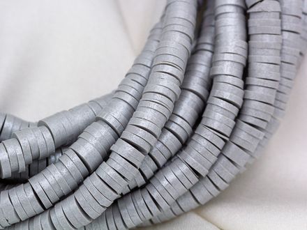 Нить каучуковых бусин 6мм, с серебристо-перламутровым эффектом