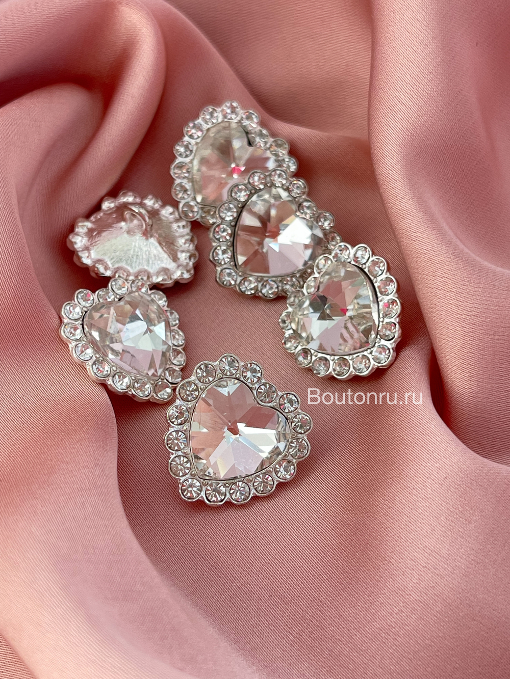 Пуговицы сердце стразы с крупным камнем