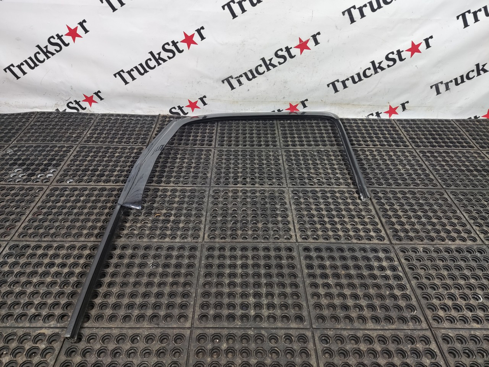 Уплотнитель стекла двери левой