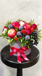 Фруктовый букет в шляпной коробке