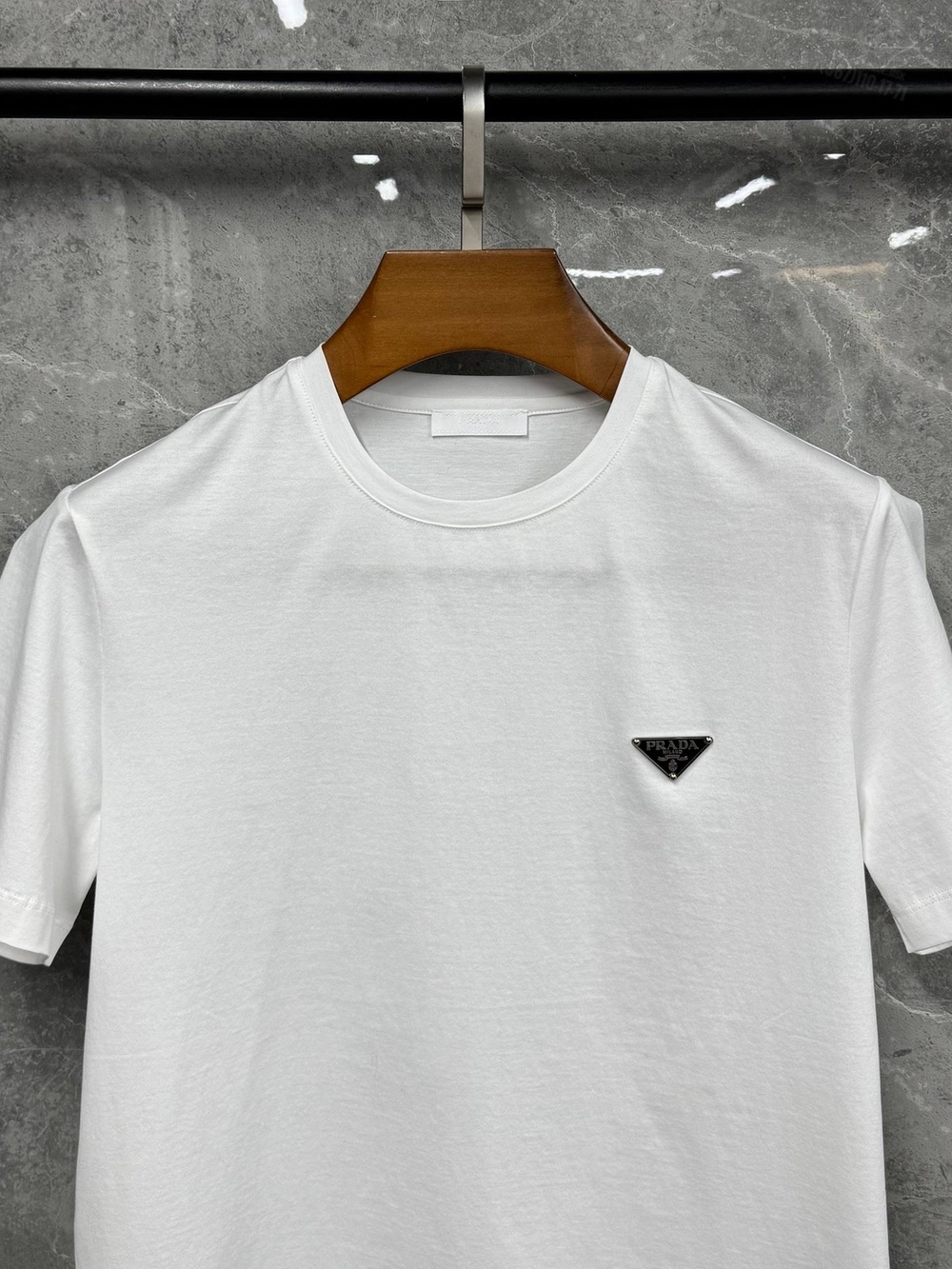 Футболка Prada