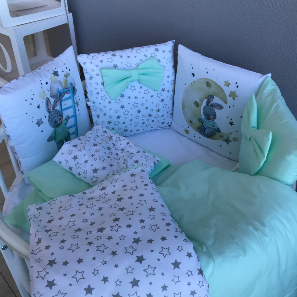 Комплект в кроватку 18 предметов "Зайка на луне" зеленый, сатин