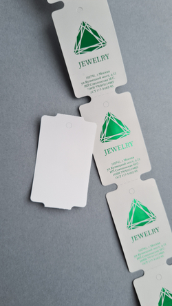 Светло-серые бирки. Печать зеленой фольгой.