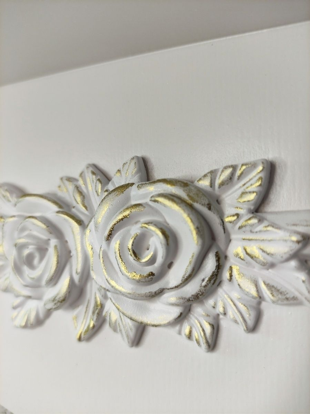 Полка  "Комодик" серая с лепниной и белой патиной, 50х15см.