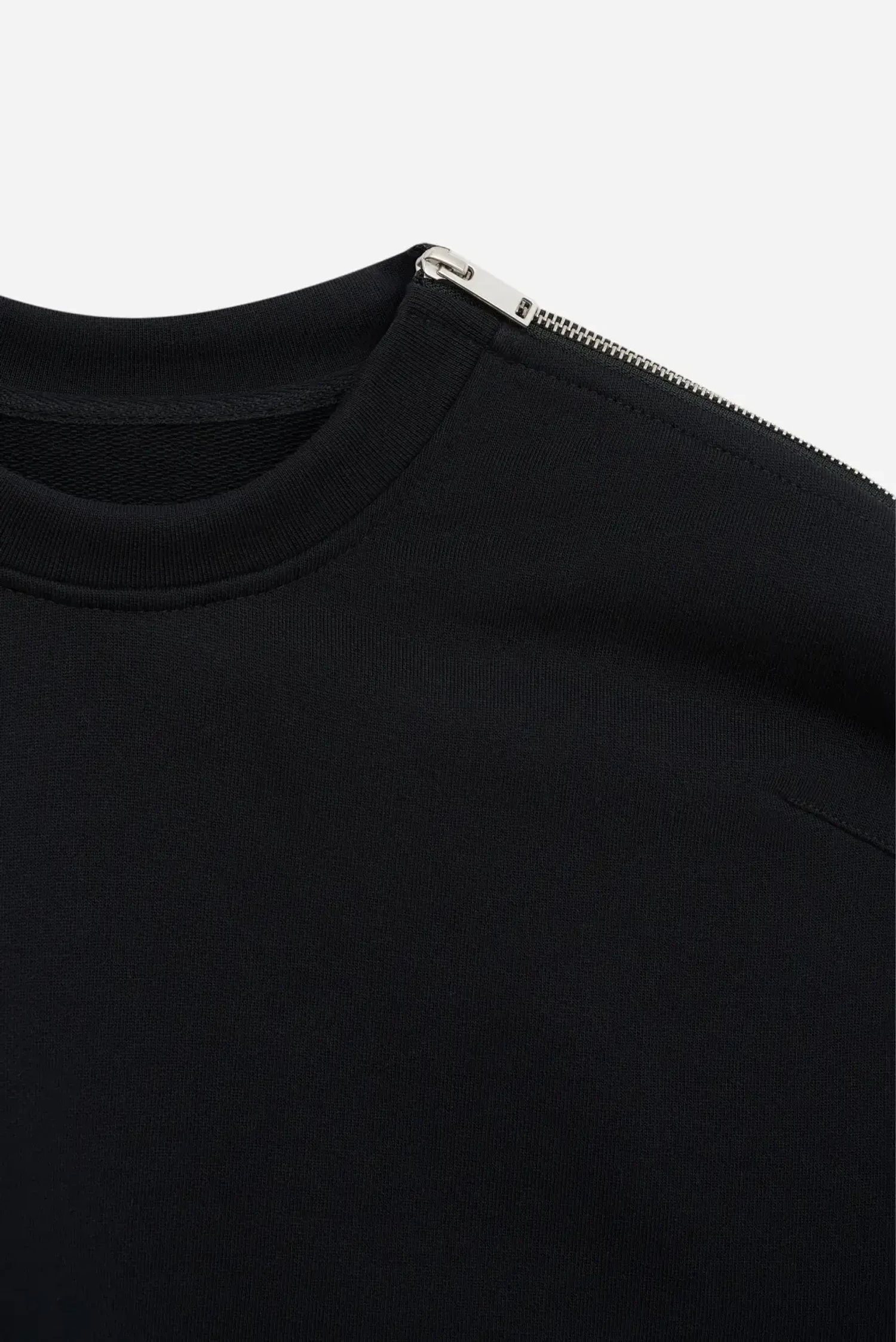 Свитшот с молнией на плече