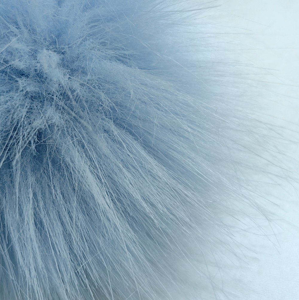 Помпон из искусственного меха "Голубой" d=13 см