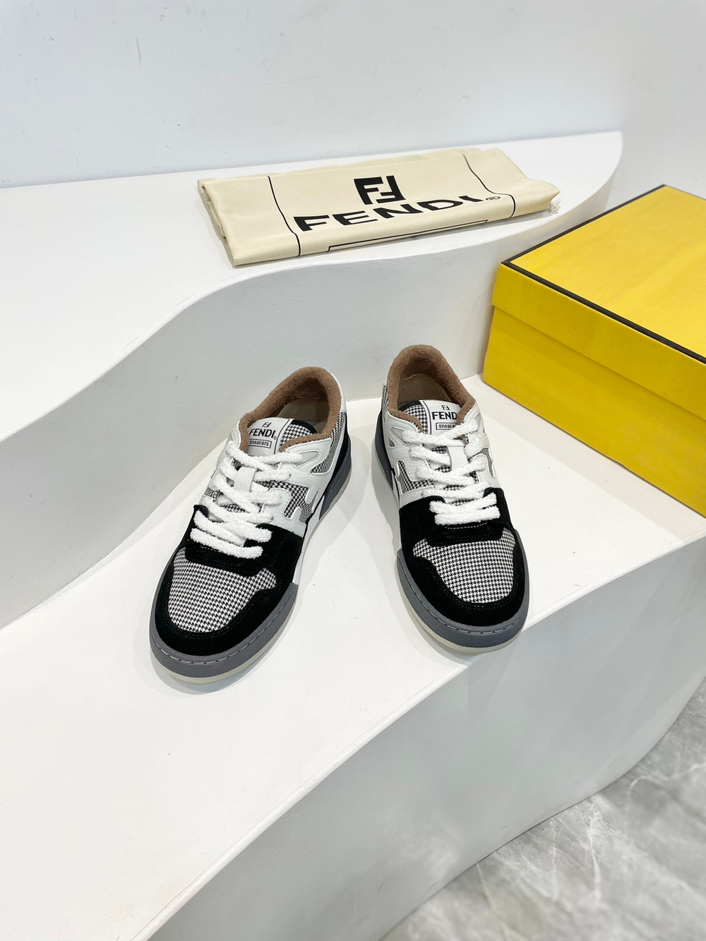 Fendi Sneakers